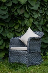Elegancki fotel ogrodowy z podłokietnikami moderno
